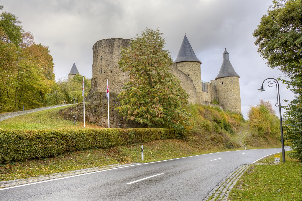chateau kasteel Bourscheid luxemburg luxembourg burcht ruine slot unesco erfgoed middeleeuwen ardennen